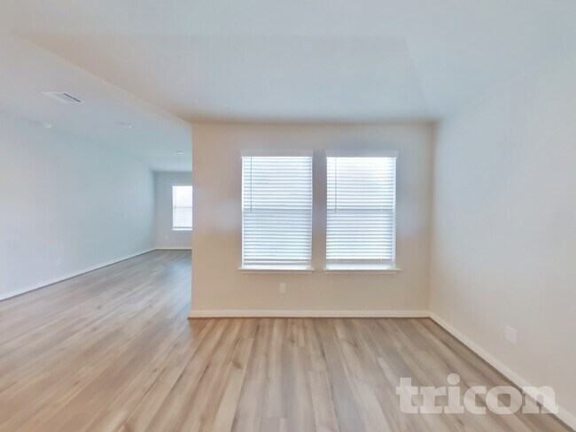 Foto del edificio - 13538 Paxton Blvd