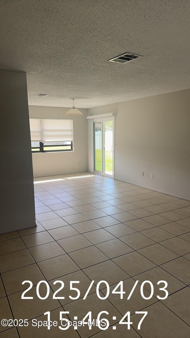 Foto del edificio - 1370 Vater Ave