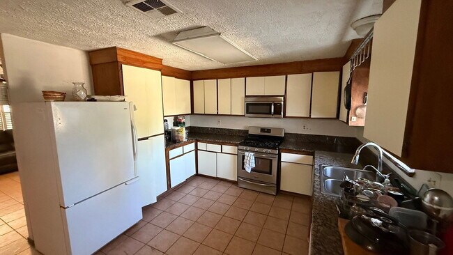 Foto del edificio - 875 Wilson Ave