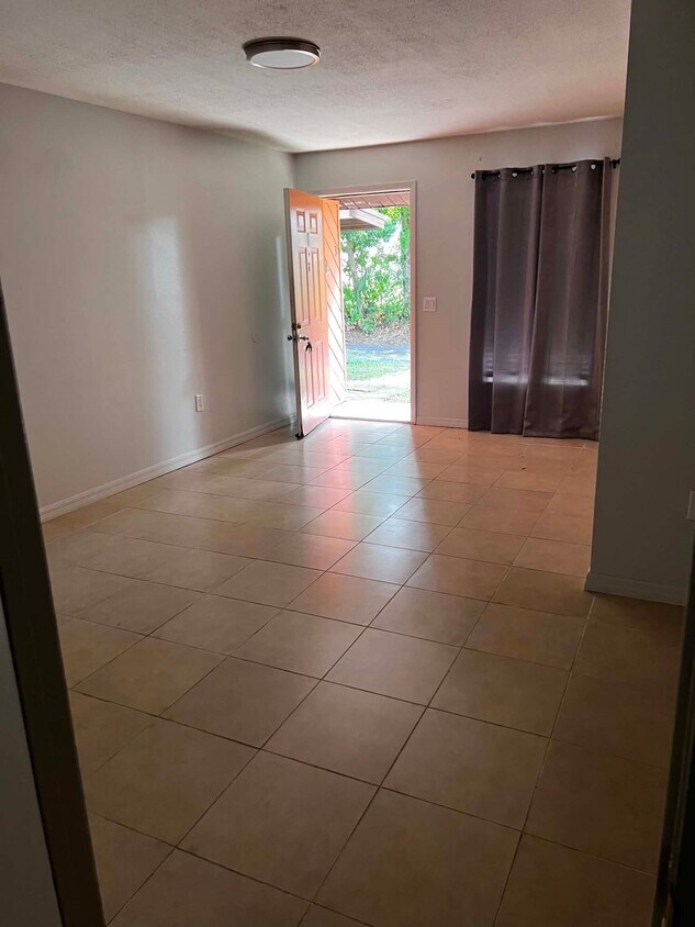 Foto del edificio - 155 Denice Dr