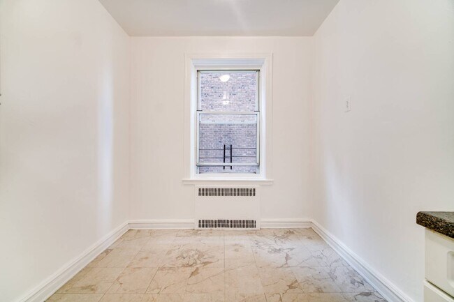 Building Photo - 77-34 Austin St