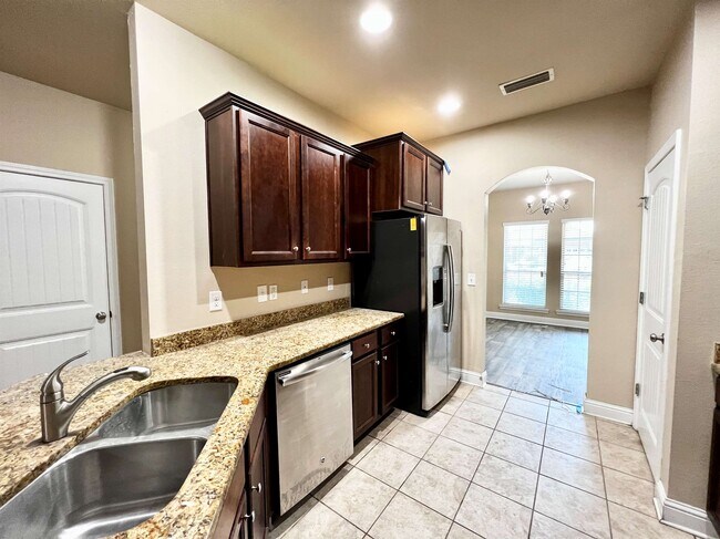 Foto del edificio - 3441 Summer Woods Dr