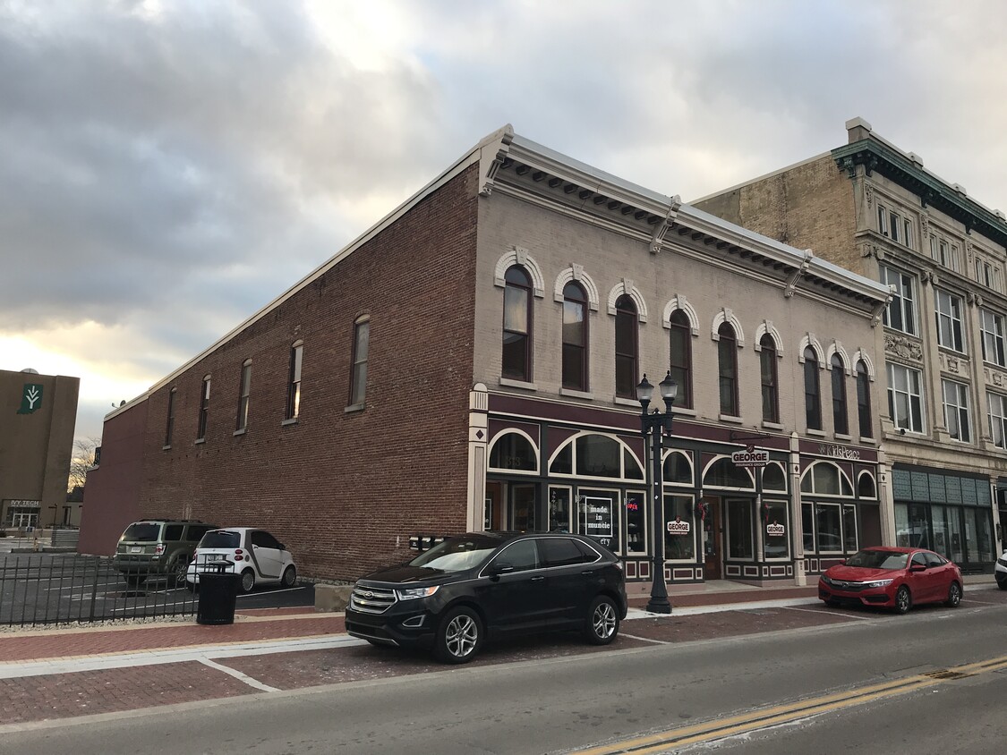 Foto principal - 323 S Walnut St