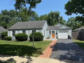 Building Photo - 1435 Sycamore Ln