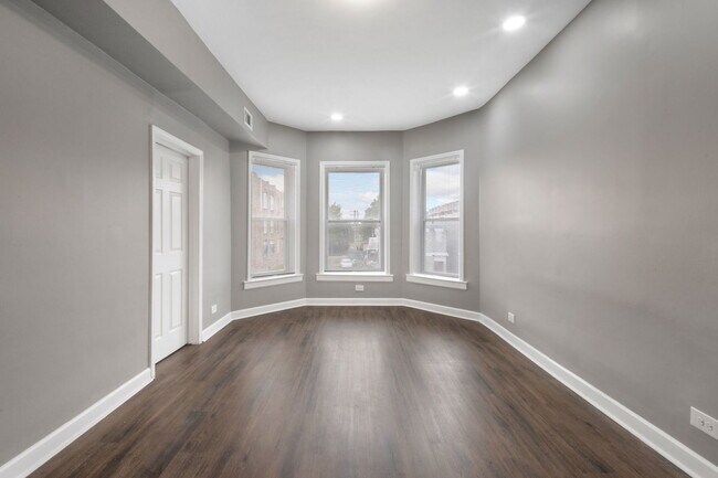 Building Photo - 6347 S Drexel Ave