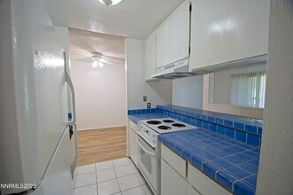 Building Photo - 2599 Lakeside Dr