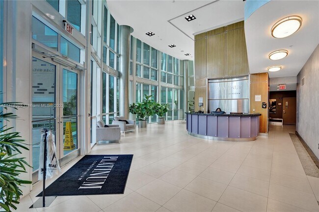 Foto del edificio - 480 NE 30th St