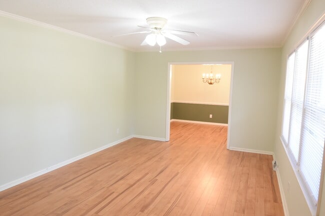 Building Photo - 1502 Parmele Dr