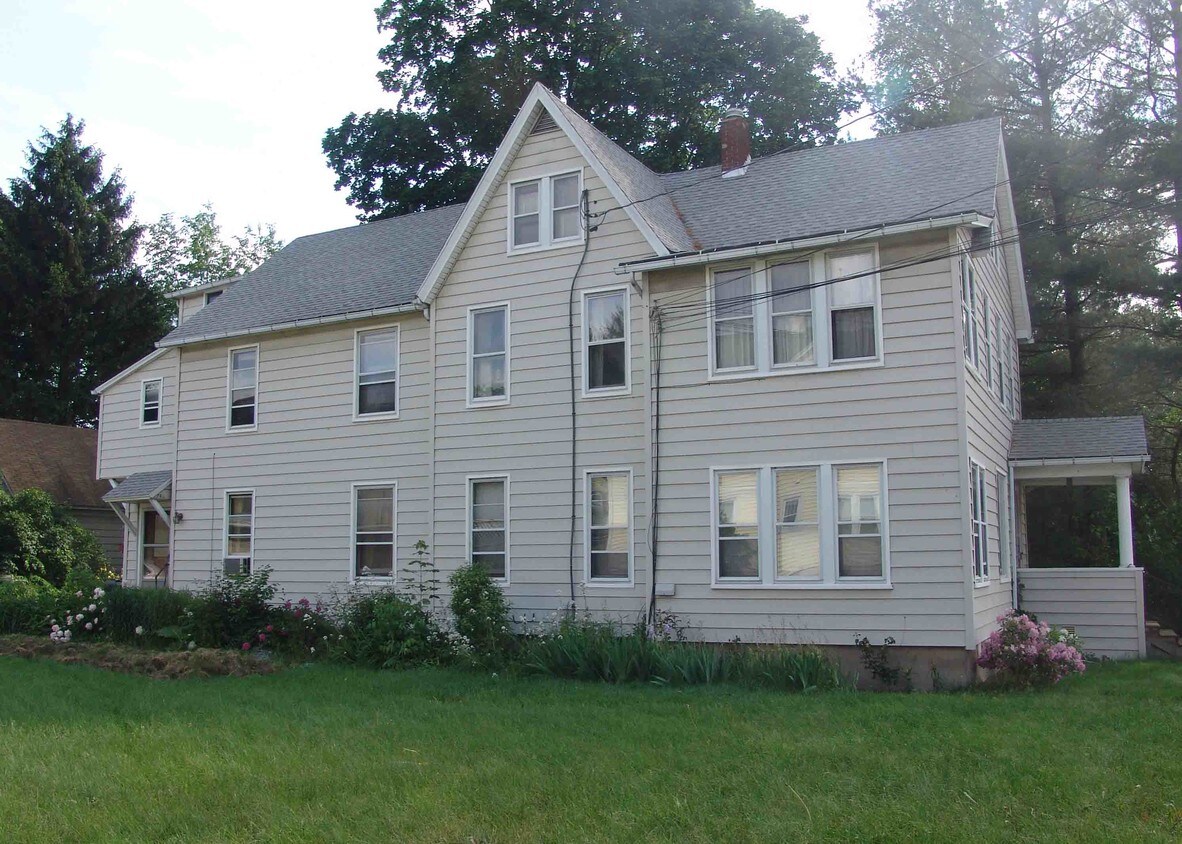 Large yard & garden - 74 Floral Ave