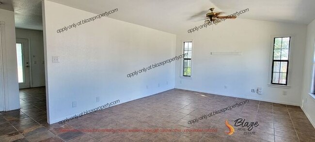 Building Photo - Martin Rd 2 Bedroom 1 Bath