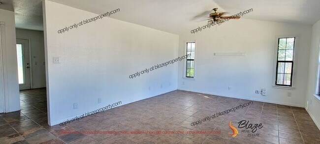 Foto del edificio - Martin Rd 2 Bedroom 1 Bath