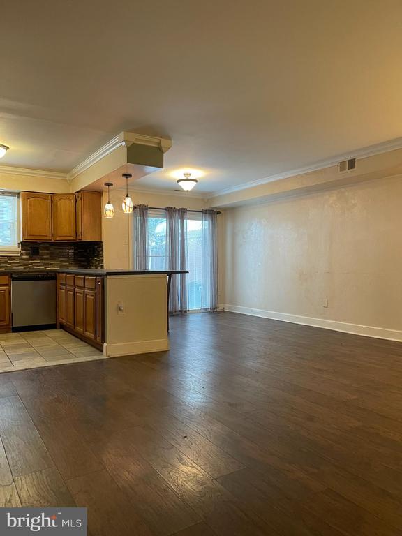 Building Photo - 1136 Fox Run