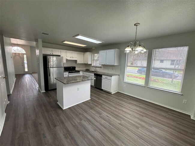 Building Photo - 8616 Devine Ln