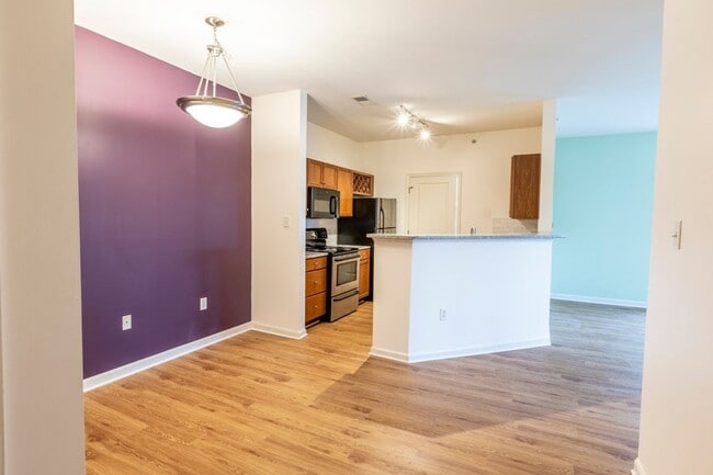 Building Photo - 710 Walker Square