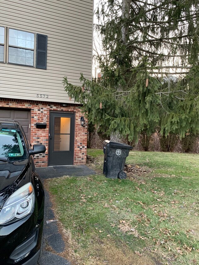Level side yard - 5572 Brightwood Rd