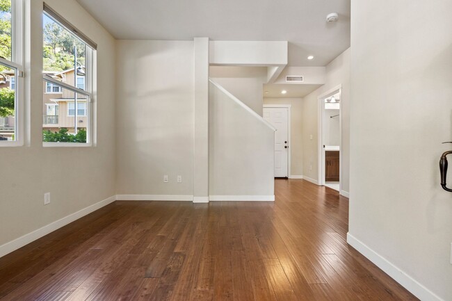 Building Photo - Spacious and Bright Tri-Level Townhome @ C...