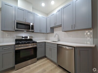 Building Photo - 423 W Belden Ave