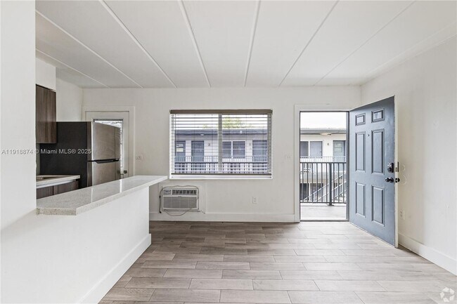 Foto del edificio - 734 NW 80th St