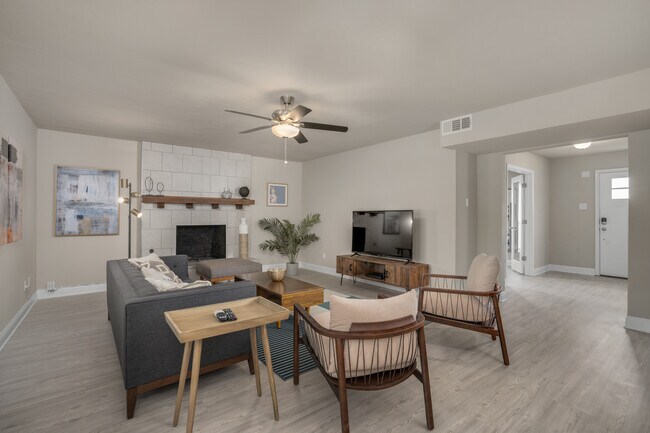 Foto del edificio - 11210 Cotillion Dr