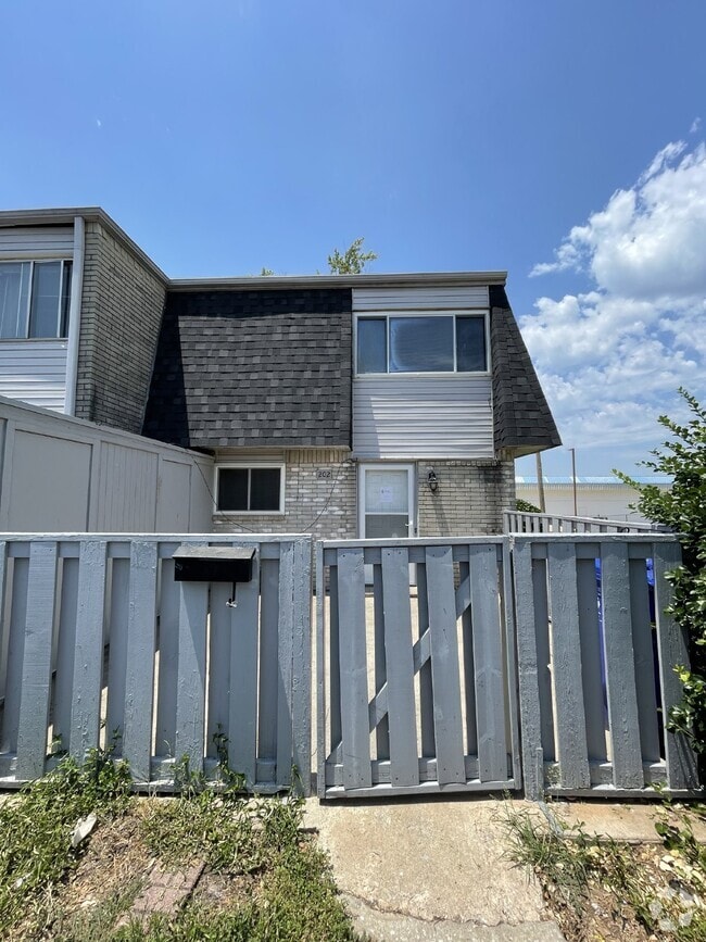 Building Photo - 202 Jason Dr