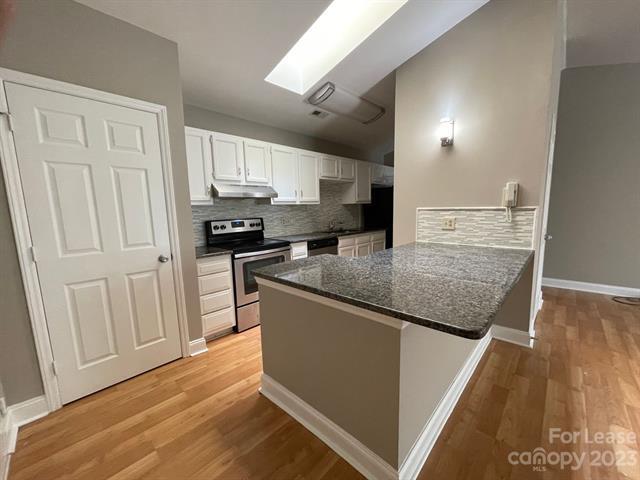 Building Photo - 10250 Rose Meadow Ln