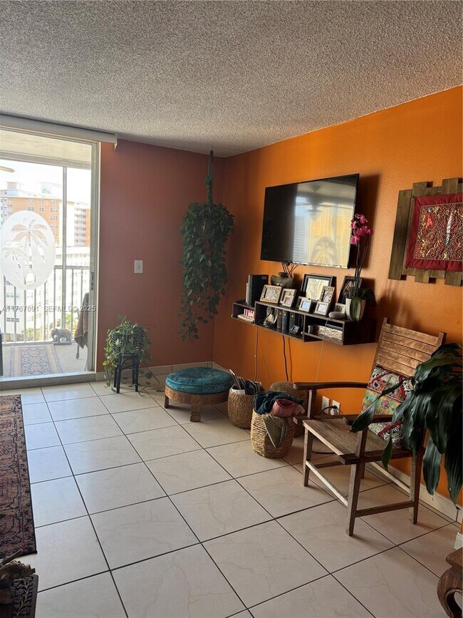 Foto del edificio - 100 Golden Isles Dr