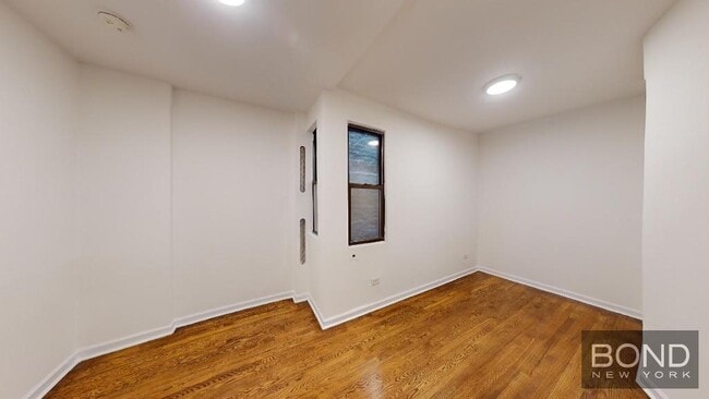 Building Photo - 222 E 89th St