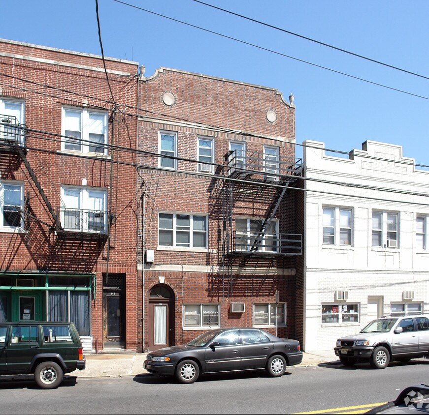 Primary Photo - 344 Palisade Ave