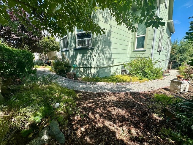 Foto del edificio - Completely Remodeled, Charming Victorian i...