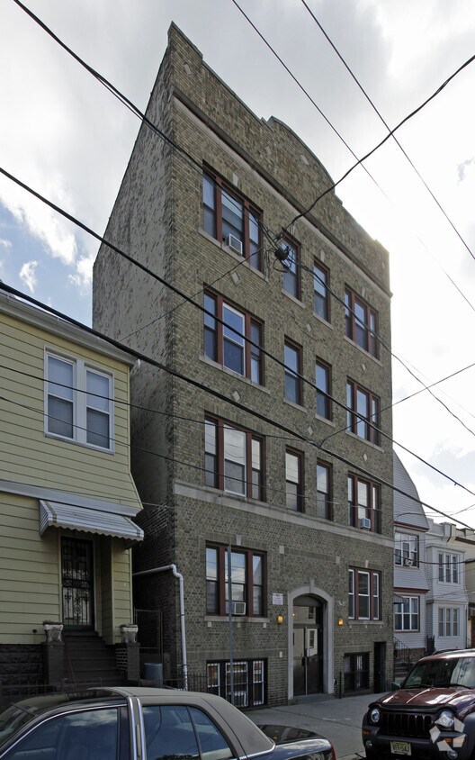 Foto principal - 110-112 Rutgers Ave