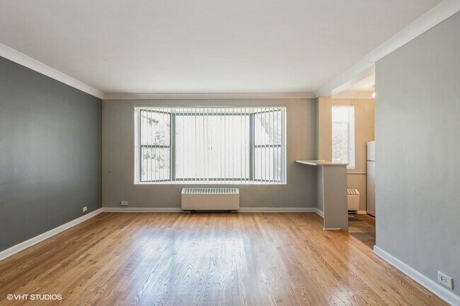 Ventanales. - 700 Park Ave W