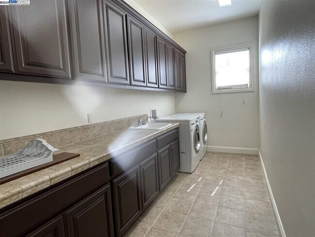 Foto del edificio - 3350 Ashbourne Cir