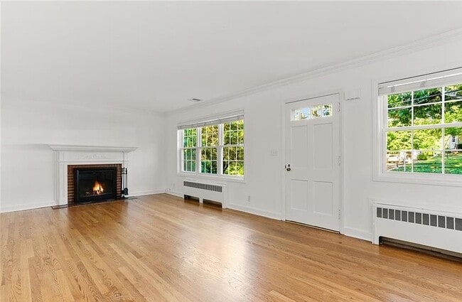 Foto del edificio - 8 Deerwood Ct