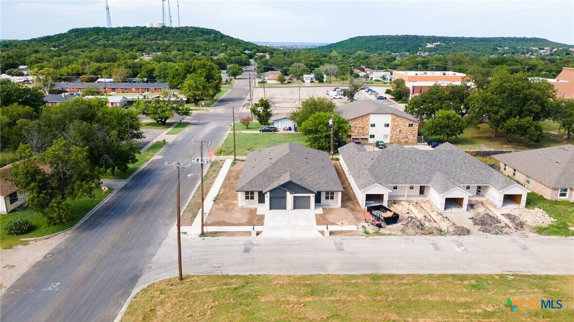Foto principal - 412 W Avenue C