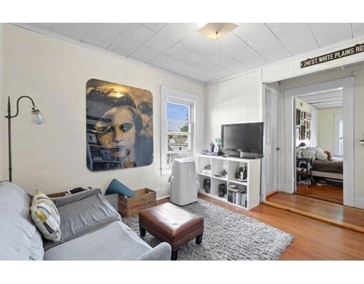 Primary Photo - 82 4th St