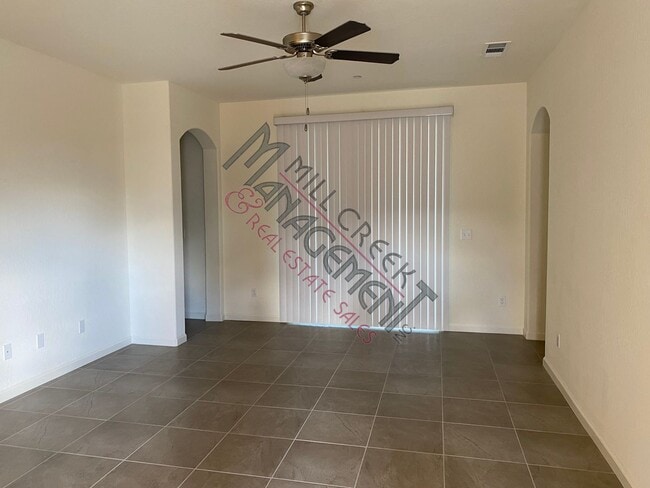 Foto del edificio - Beautiful home in Cameron Court community