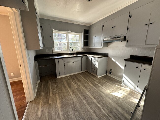 Foto del edificio - 165 Riverside Anx Dr