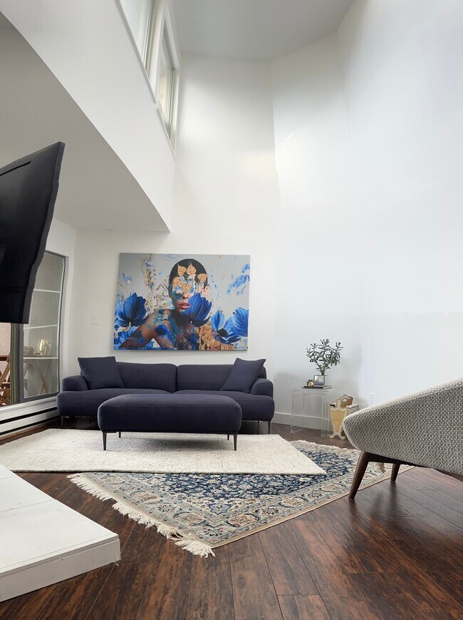 Photo du bâtiment - 1082 8th Av W
