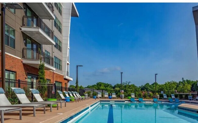 Foto del edificio - 6400 Blue Stone Rd