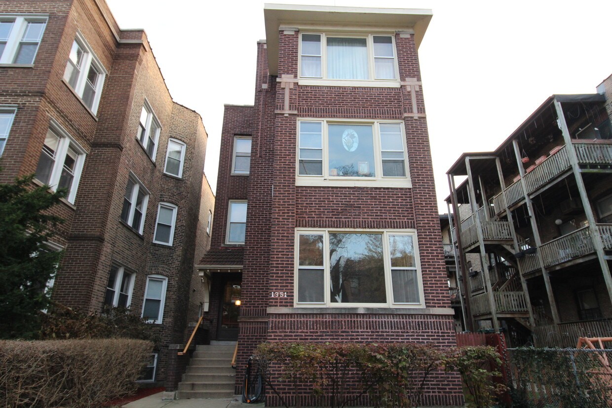 Primary Photo - 1351 W Rosedale Ave