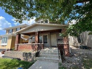 Building Photo - 326 W Fowler Ave