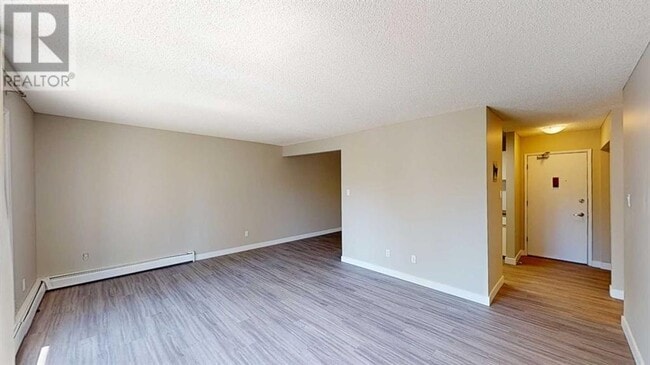 Building Photo - 9807-108 108 Ave
