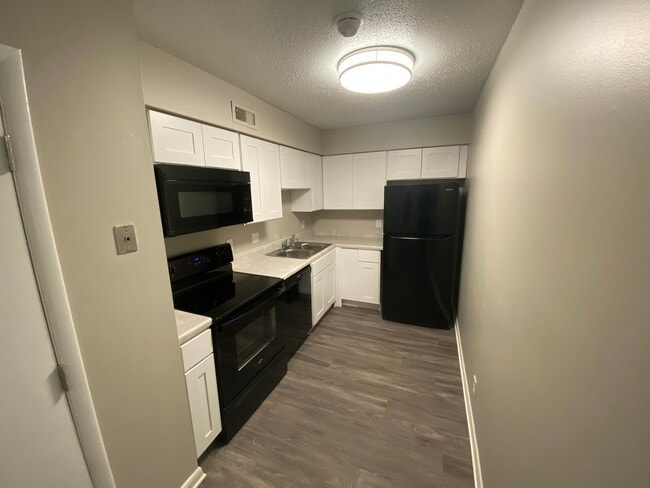 Building Photo - Grey Ridge Apartments
