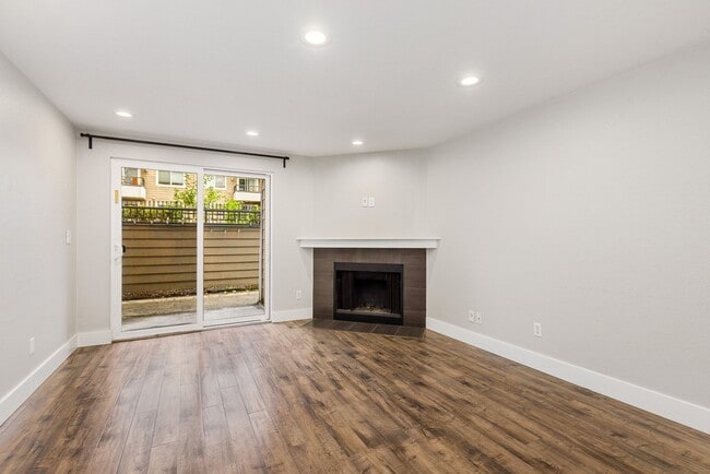 Building Photo - Modern 2 Bedroom 2 Bathroom Condo Close to Downtown Kirkland