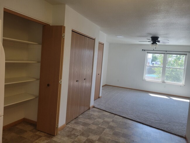 Building Photo - 1002 S Adams Ct