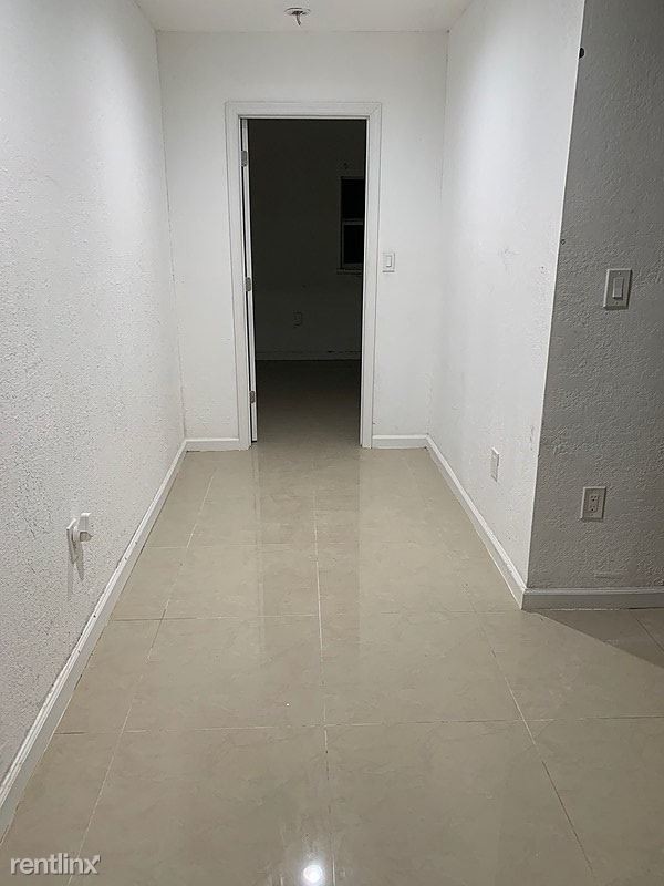 Building Photo - 2 br, 1 bath Apartment - 528 Churchill Road 2