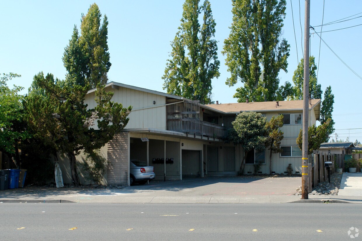 Primary Photo - 1221 Yulupa Ave