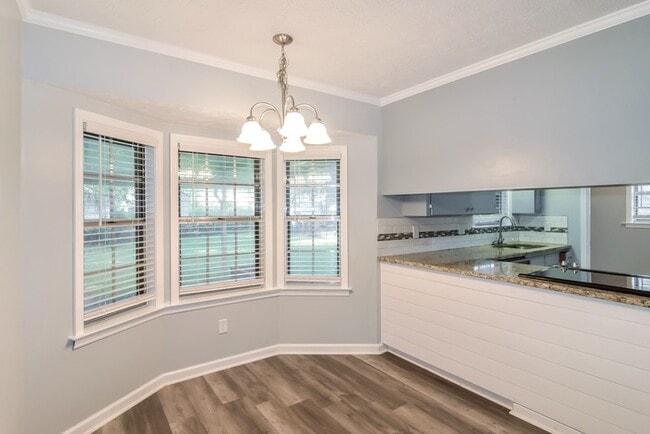 Building Photo - 104 Rosewood Dr