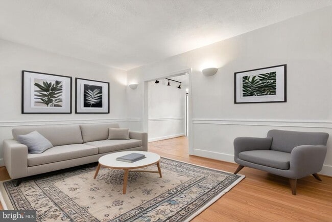 Building Photo - 11 E Rosemont Ave