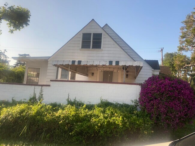 Building Photo - 5571 Palm Ave